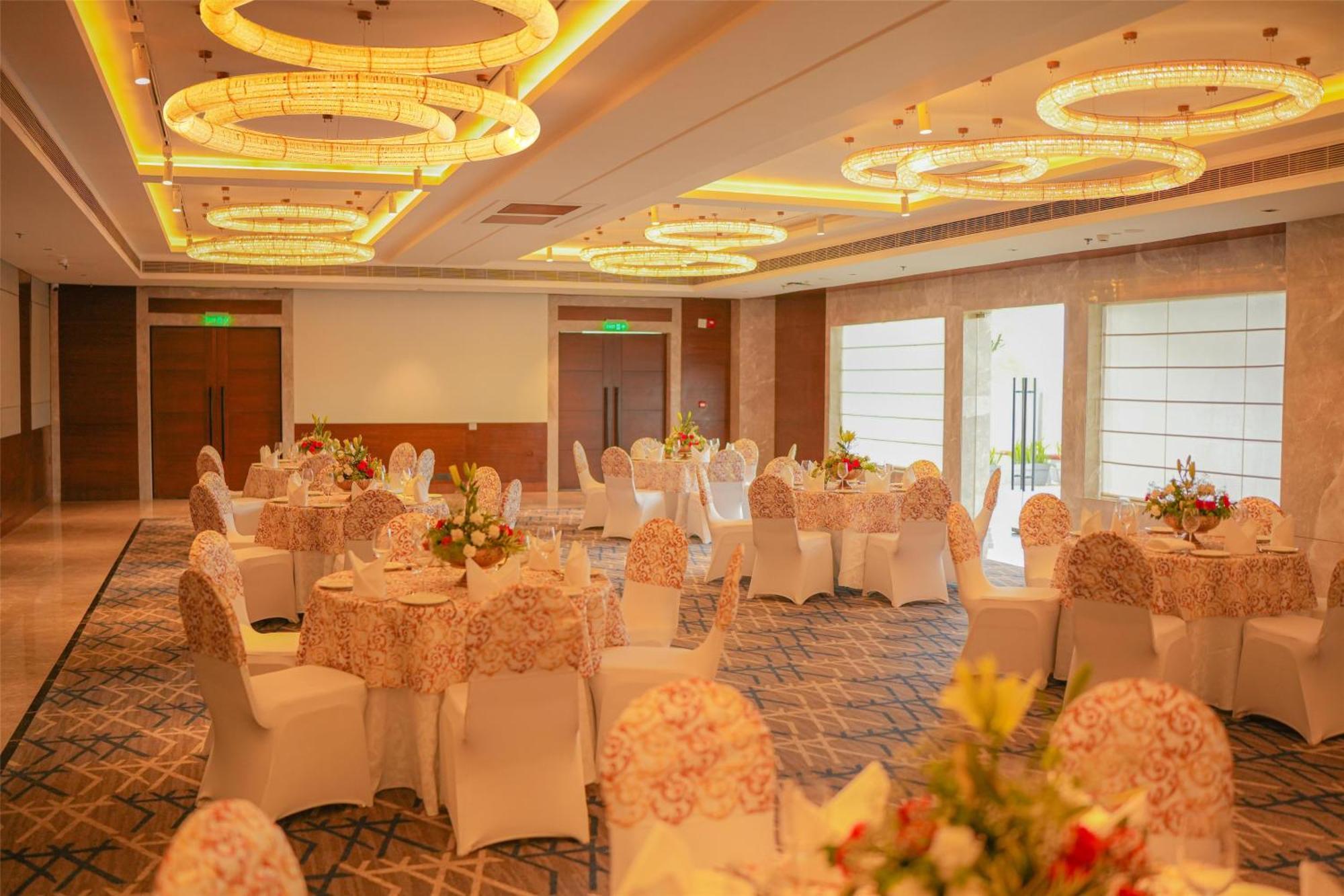Radisson Hotel Vrindāvan Esterno foto
